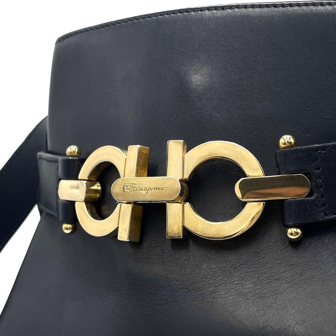 Close-up of the brushed-gold double-ring clasp