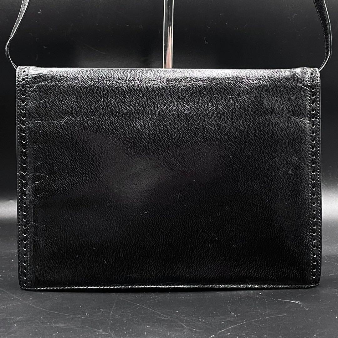 Plain black leather back and slim shoulder strap