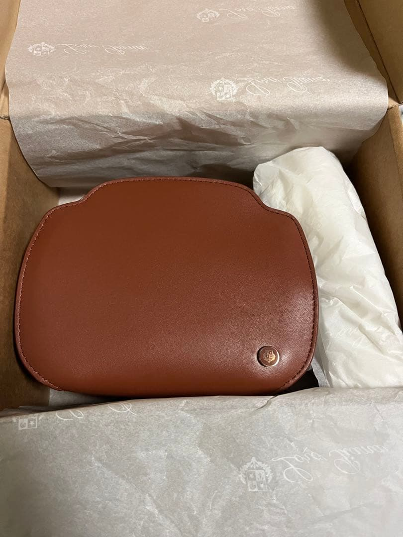 Front view of the cognac scalloped pouch