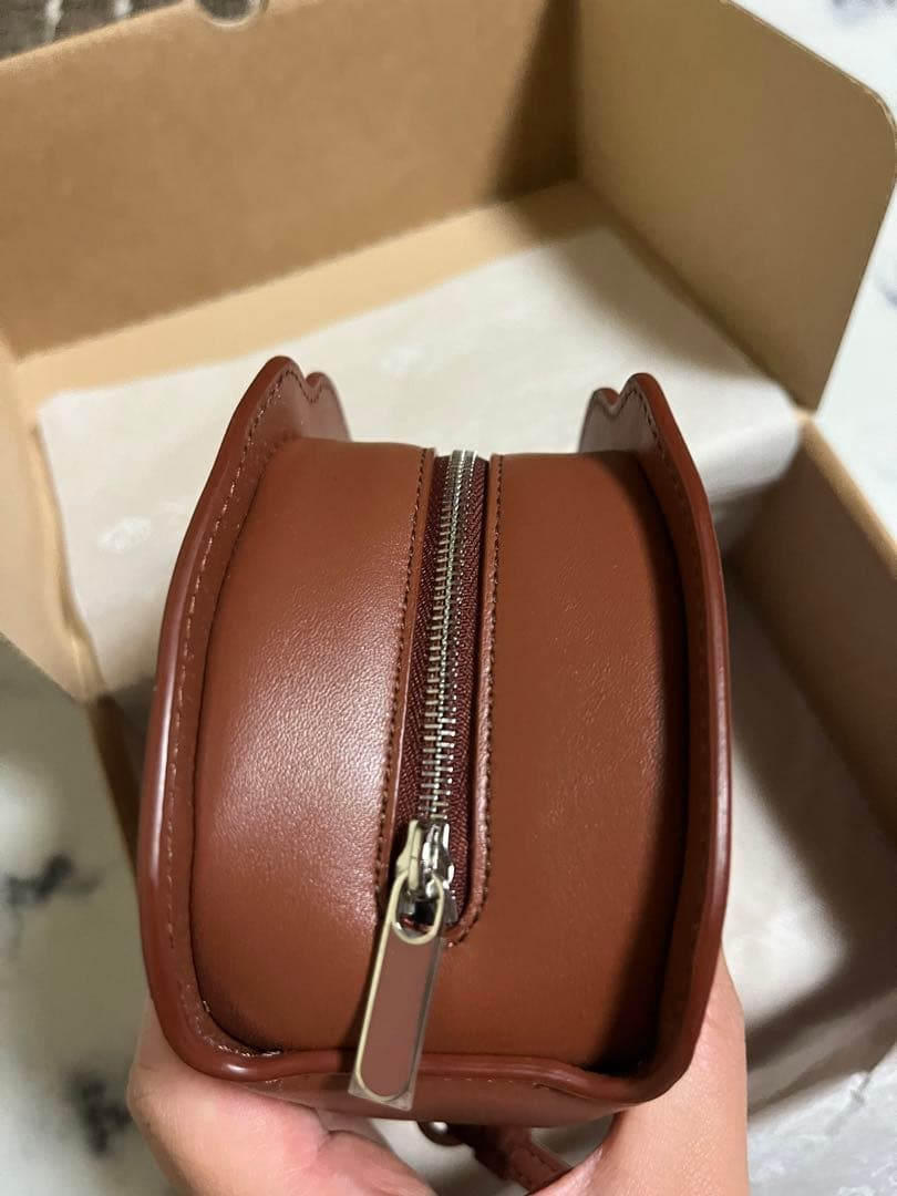 Close-up of the pouch zip and pull